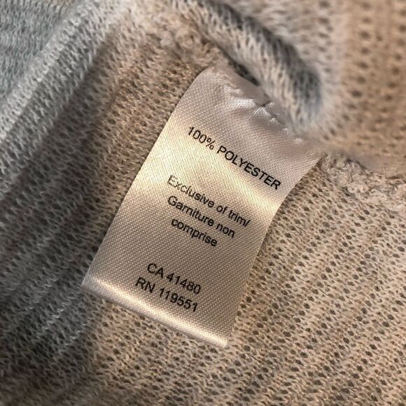 G F Collection knit gray long sleeve split back top - S - 🙂3/$15 - Picture 5 of 8